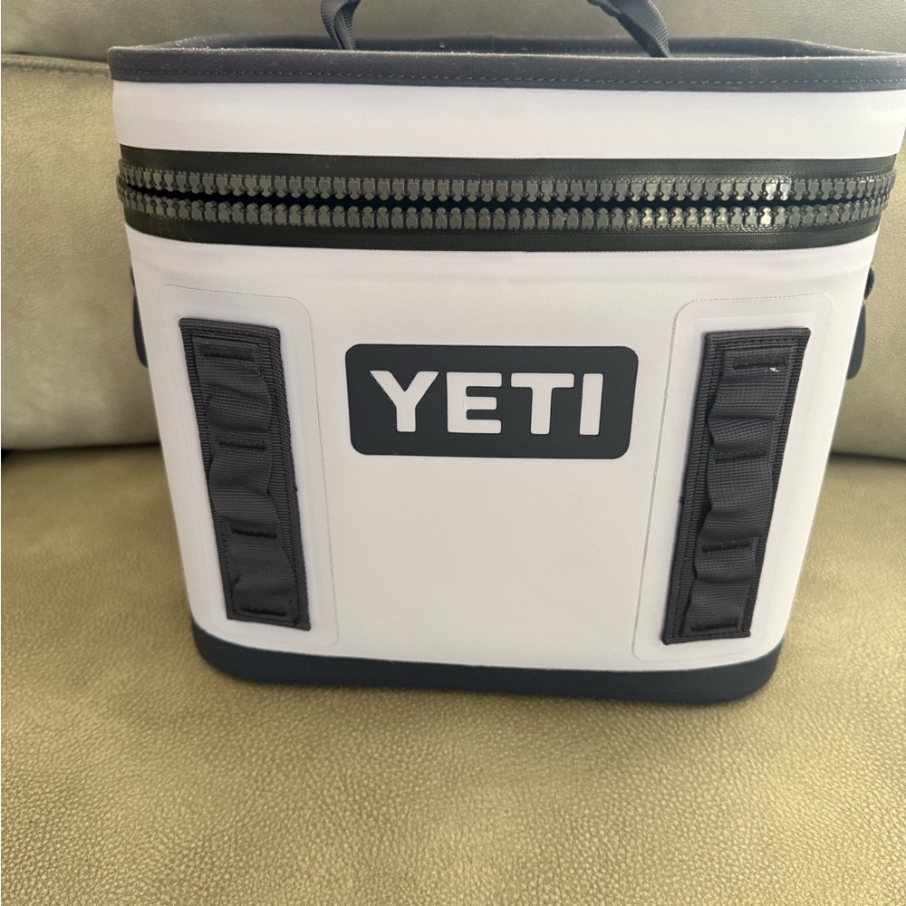 YETI Flip 8 cooler in Cosmic Lilac! EXCELLENT condition!!